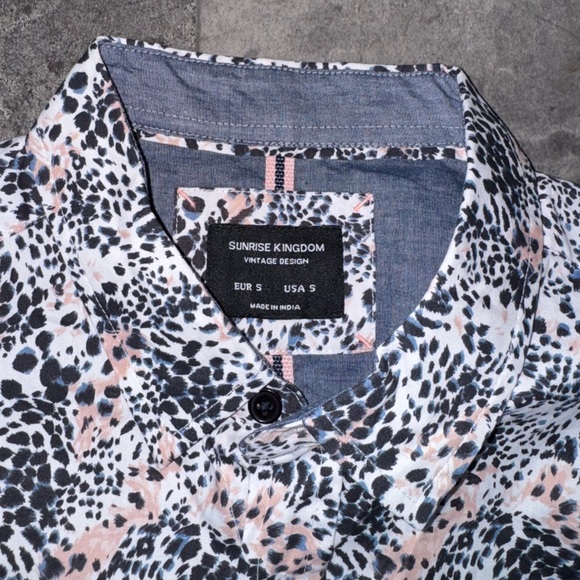 Sunrise Kingdom Dusty Navy Short Sleeve Casual Button Down Shirt Size Small NWT - Picture 2 of 4